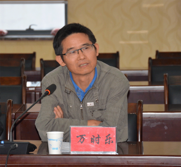 政治学院2016级硕士研究生师生见面会成功举办2 拷贝.gif